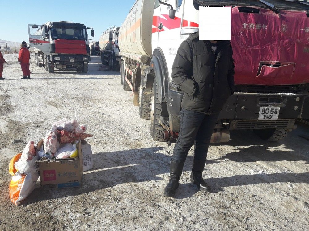  “Петрочайна Дачин Тамсаг” ХХК-ийн жолоочид мах, дарс хилээр гаргахыг завджээ