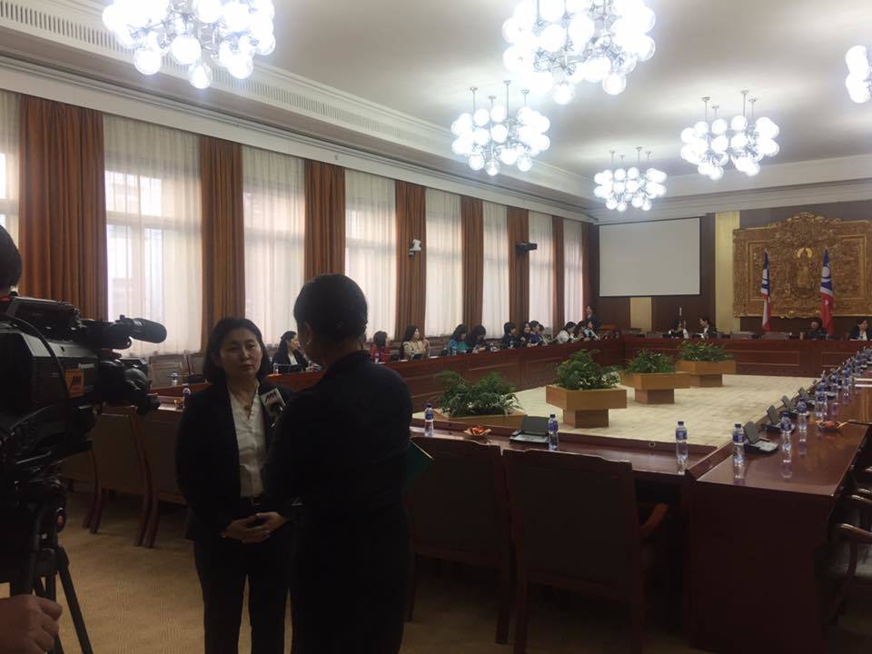 Яг одоо: ”Эмэгтэйчүүд ба улс төр” хэлэлцлүүлэг болж байна