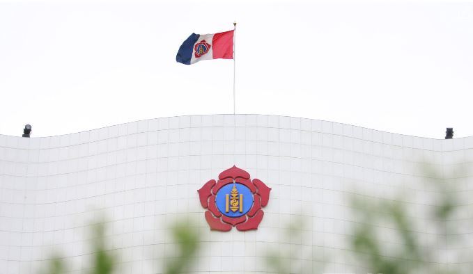 Э.Цасчихэр, Х.Баатар нар албан тушаалын бялуу хүртлээ