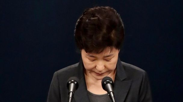 Өмнөд Солонгосын ерөнхийлөгчийг огцрууллаа