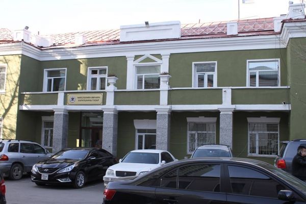 Нийслэлийн өмчийн харилцааны ажилтан хээл хахууль авчээ