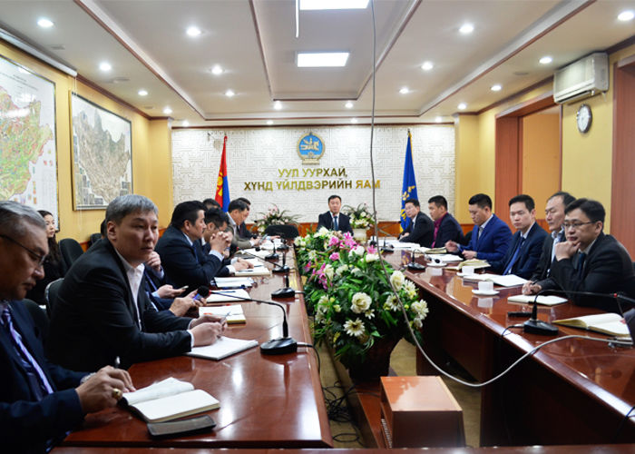 АТГ: Уул уурхай, хүнд үйлвэрийн яаманд ажиллаж байна