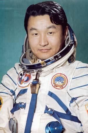 Монгол хүн сансарт ниссэн түүхэн өдөр тохиож байна