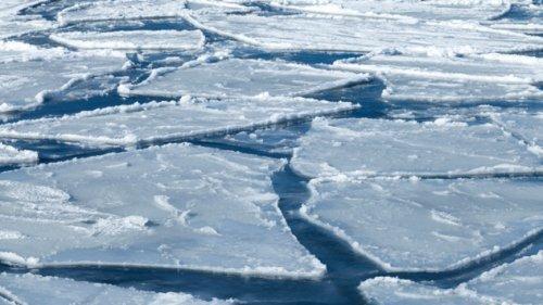 Голын мөс цөмөрч хүн амиа алджээ