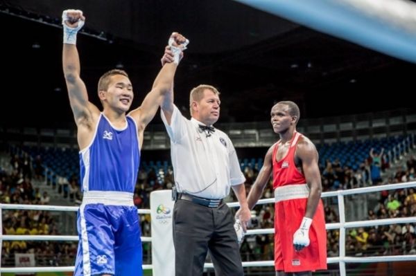 Э.Цэндбаатар нарын боксчид бусдад зодуулжээ