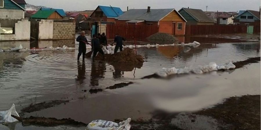 Айлууд шар усны үерт автжээ