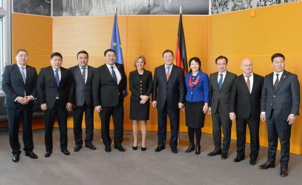 УИХ-ын гишүүд ХБНГУ-д айлчиллаа