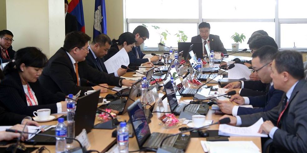 Нийслэлийн Засаг даргын зөвлөл хуралдаж байна