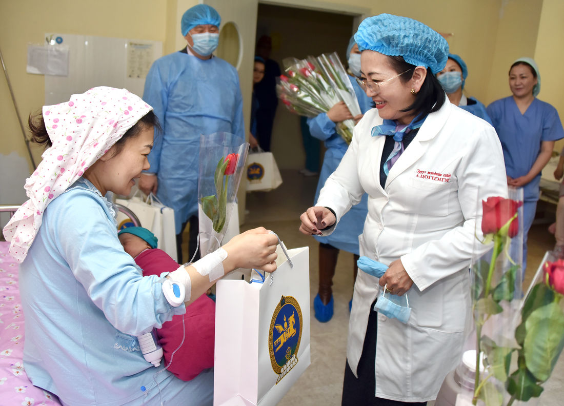 Эмэгтэйчүүдийн баяраар 161 эх амаржив