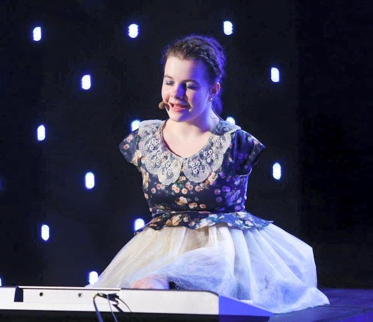 Гаргүй охины тоглолт үзэгчдийг бишрүүллээ