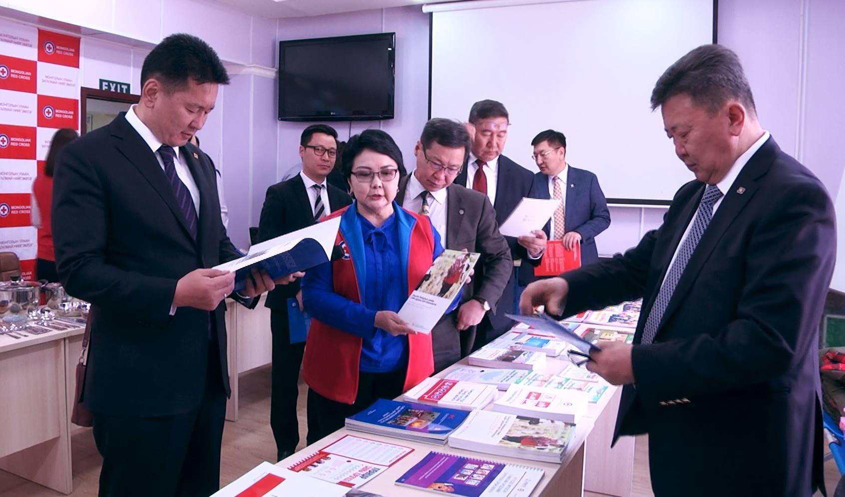 Шадар сайд У.Хүрэлсүх МУЗН-ийн үйл ажиллагаатай танилцав