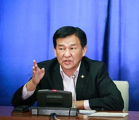 Ц.Даваасүрэн:Ирээдүйдээ өр тавиад л яваад байж болохгүй