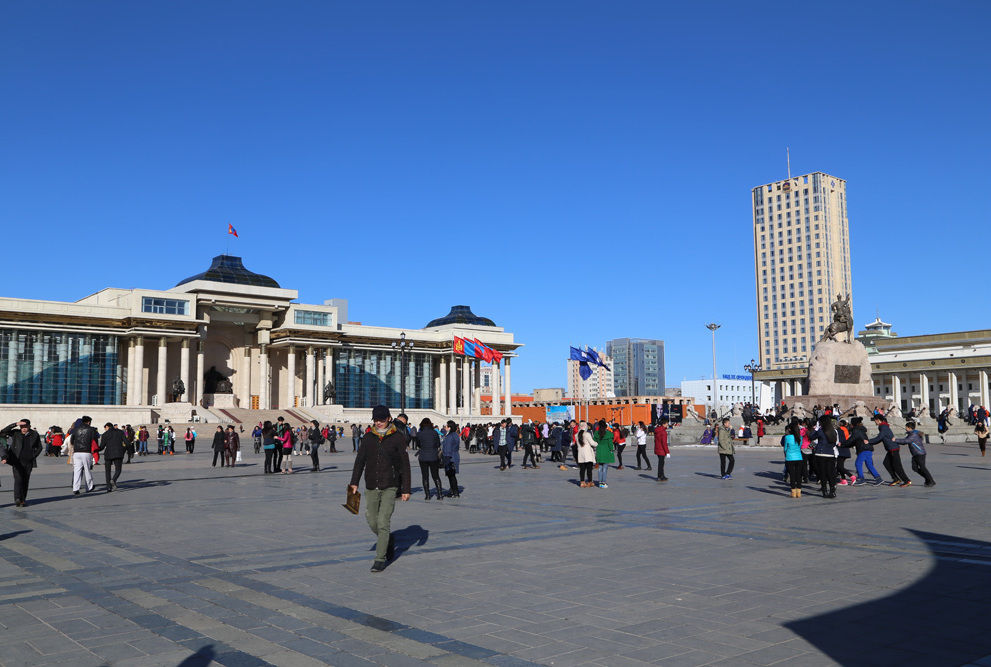 Оффшор, татвар хоёрыг эсэргүүцэж жагсана