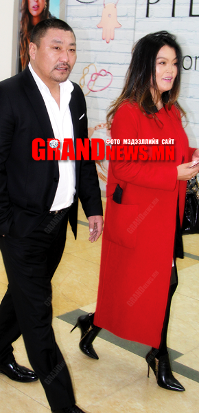 Ц.Цэрэнболдыг халуухан хүүхнүүдээс харамладаггүй эхнэр