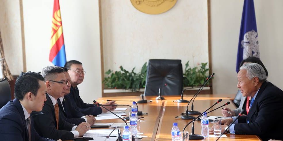 “Шайнин Стар” группийн ерөнхийлөгч Ким Эй Хог хүлээн авч уулзлаа