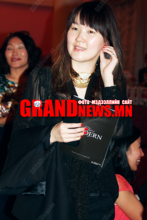 “Үүлэн үст”-ийн эмэгтэй хувилбар