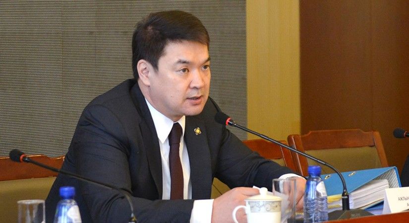 Ч.Сайханбилэгийн “яасан” дээр...