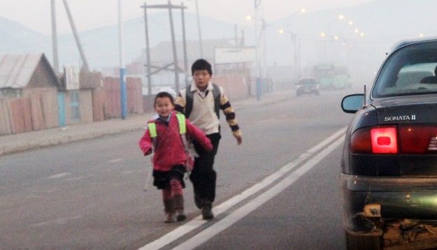 Бага насны хүүхдийг хараа хяналтгүй замын хөдөлгөөнд оруулсан хүмүүст хариуцлага хүлээлгэнэ