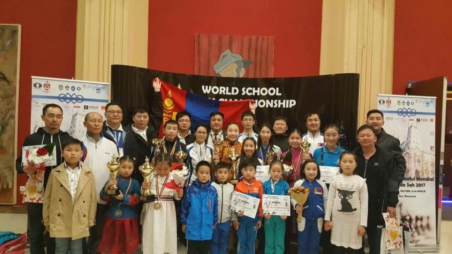 Өсвөрийн шатарчид багаараа дэлхийн аварга боллоо