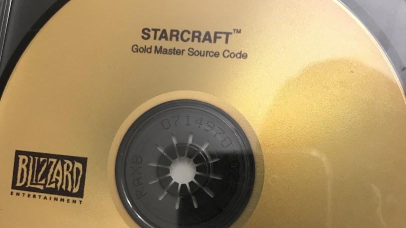 Blizzard компани алдагдсан тоглоомын дискийг нь эргүүлэн өгсөн эрийг шагнажээ