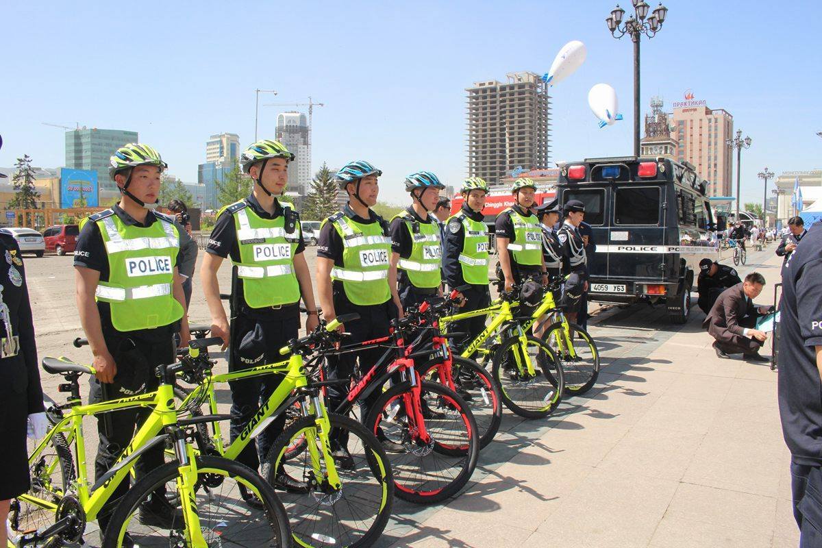 Цагдаагийн хэлтсийн алба хаагчдад унадаг дугуй бэлэглэлээ