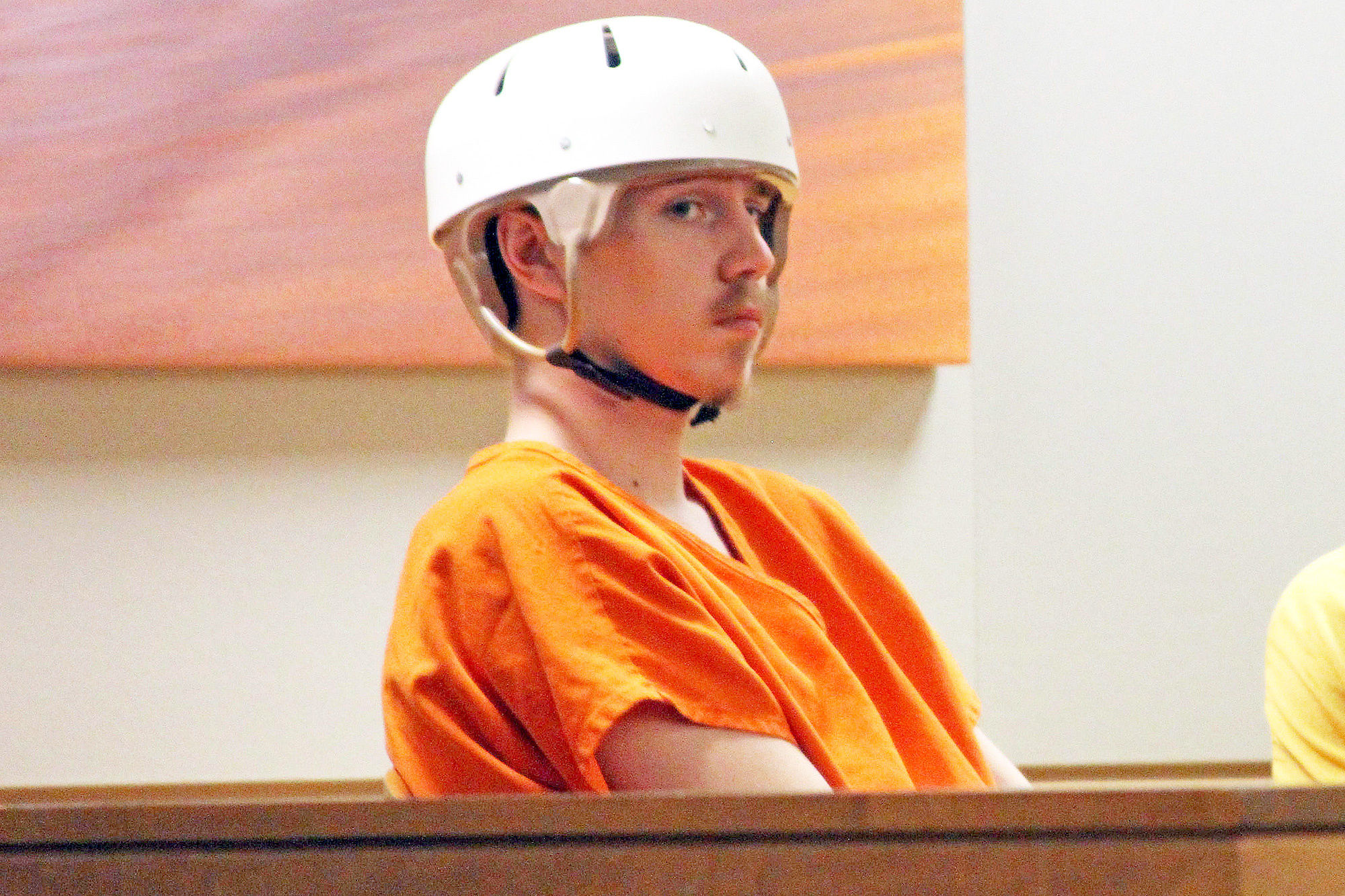 Тархиар нь бууны сум нэвт гарч найз охиныг нь хөнөөжээ