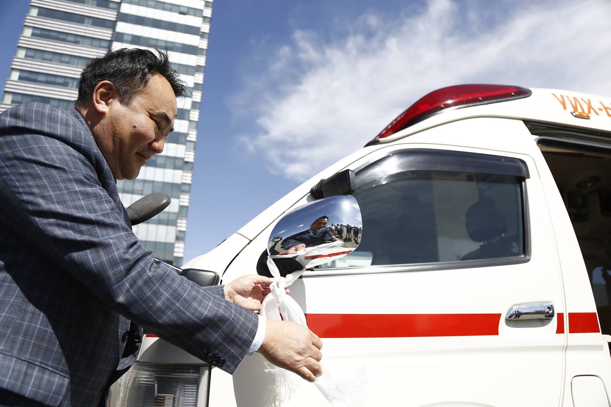 УИХ-ын Д.Мурат  Баян-Өлгий аймгийн  Эрүүл мэндийн төвд түргэн тусламжийн машин гардууллаа