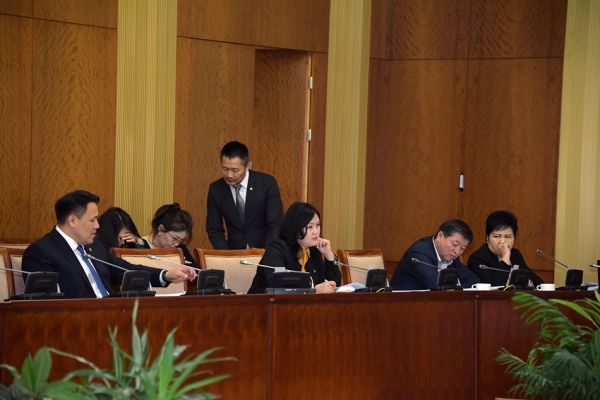 Өрх толгойлсон эцэг, эхэд тэтгэмж олгох тухай хуулийн төслийн анхны хэлэлцүүлгийг хийлээ