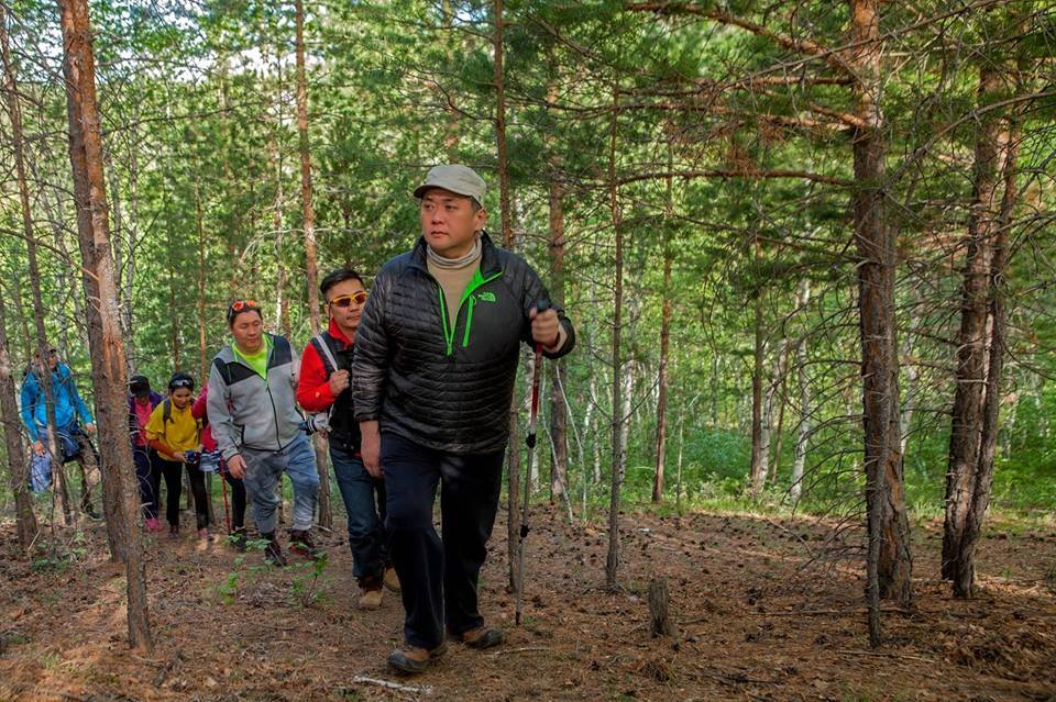Гурван нэр дэвшигч автомашингүй өдрийг спортлог өнгөрөөж байна