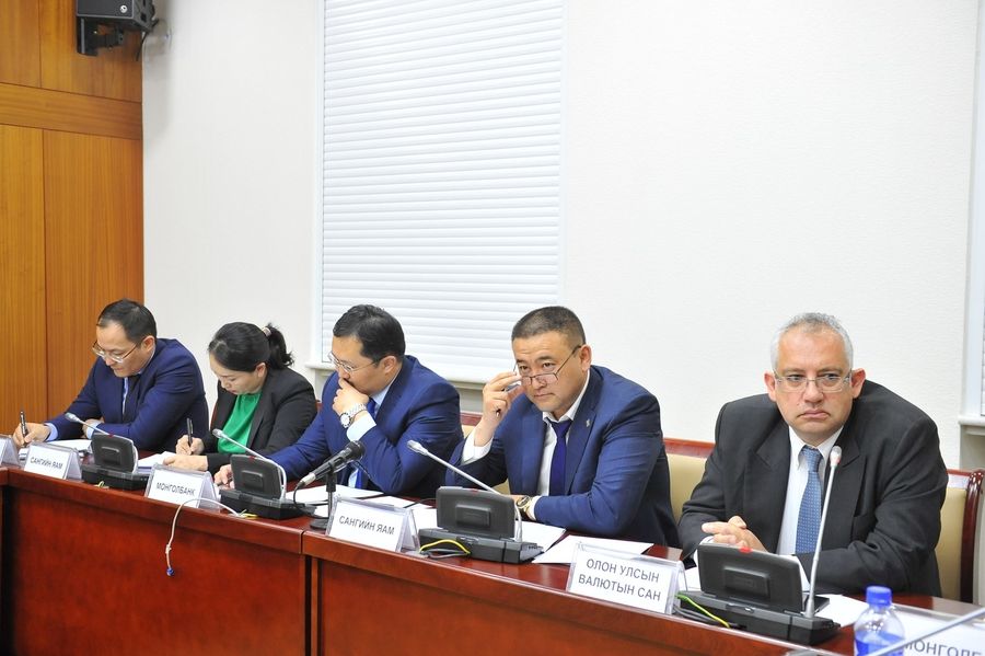 Монголын эдийн засагт ”ногоон гэрэл” аслаа