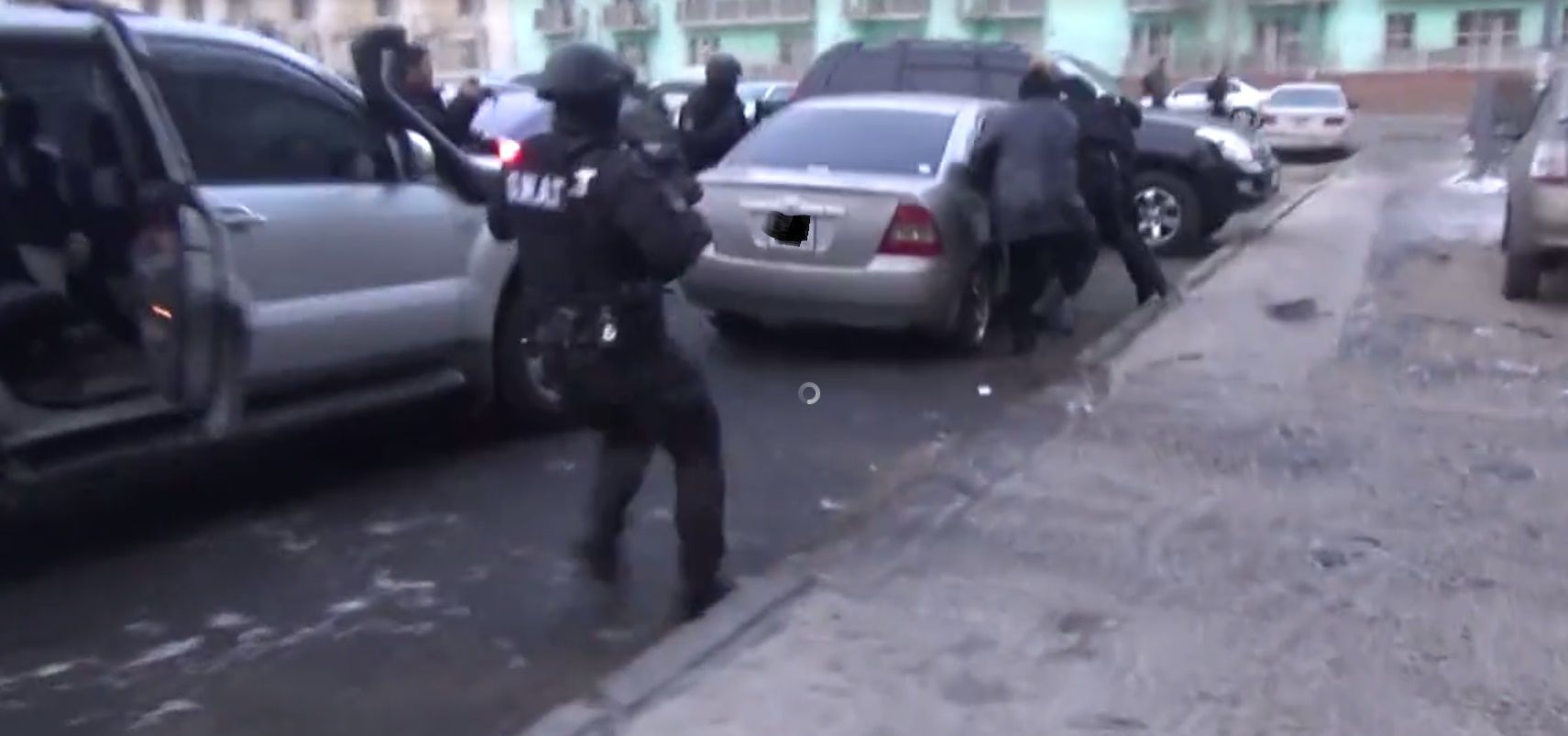 Бичлэг: Манайд хар тамхины МАФИ-ийн бүлэглэлийн зарим гишүүдийн баривчилж байгаа бичлэг цацагдлаа