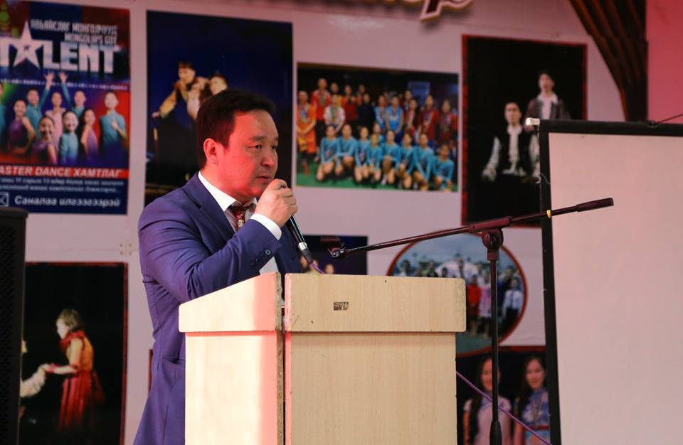  ”Сурагчдийн аюулгүй байдал” ном ХУД-ийн бага ангийн багш нарт хүрлээ