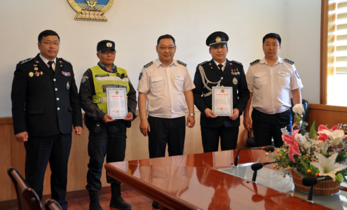 Дээрэмдэх гэмт хэрэг илрүүлсэн алба хаагчдыг шагнажээ