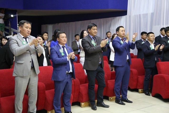 Хан-Уул дүүрэг Дуу бүжгийн чуулгатай боллоо