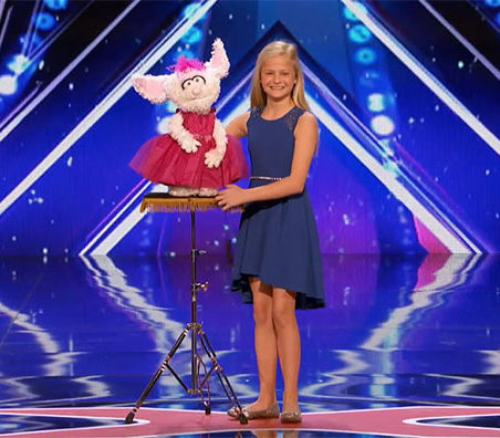 12 настай охиын гайхалтай үзүүлбэр шүүгчдийг алмайрууллаа