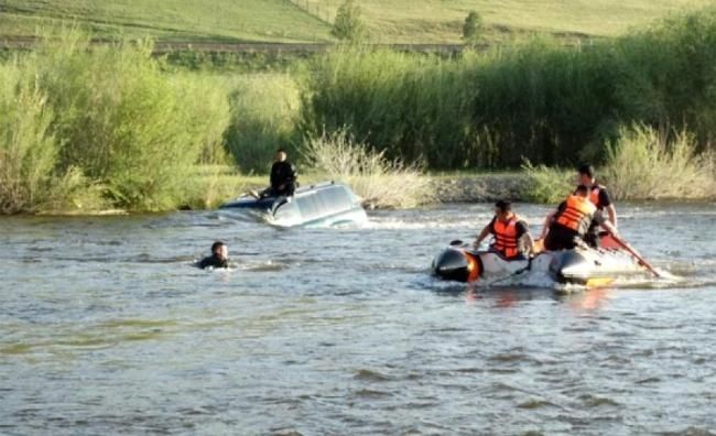 Бага насны хүүхдээ голын ойр орчимд тоглуулахгүй байхыг анхааруулж байна