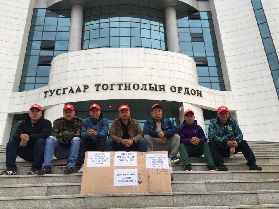 Улаан малгайтнуудын үлгэр