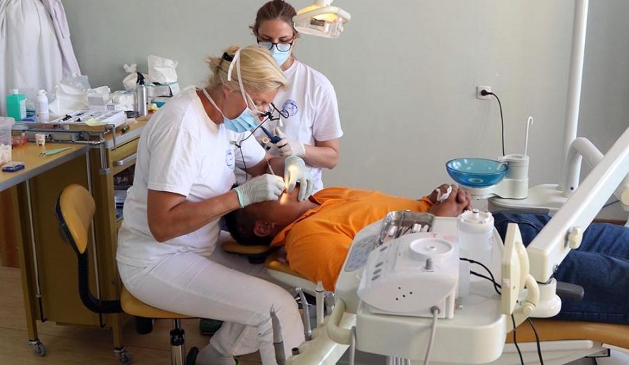 Герман эмч нар үнэ төлбөргүй үзлэг, эмчилгээ хийж байна