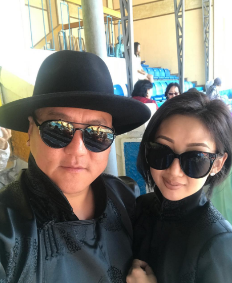 Г.Эрхэмбаяр Э.Намуунаа нар сүй тавьжээ