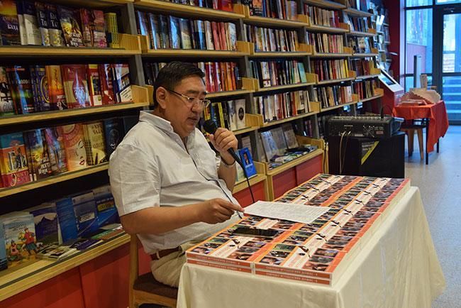 Орчуулгын уралдааны шилдгүүд шагналаа гардлаа