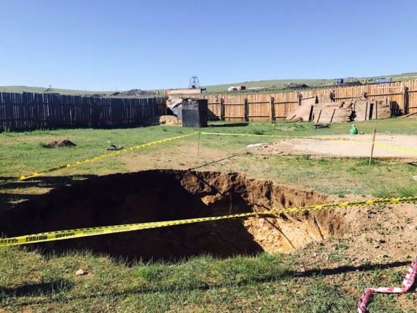 Хашааны газар нь цөмөрсөн 15 айлыг нүүлгэжээ