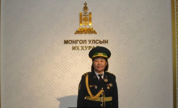 Салбартаа олон жил, үр бүтээлтэй ажилласан иргэдийн төлөөлөл энгэрээ мялаалгалаа