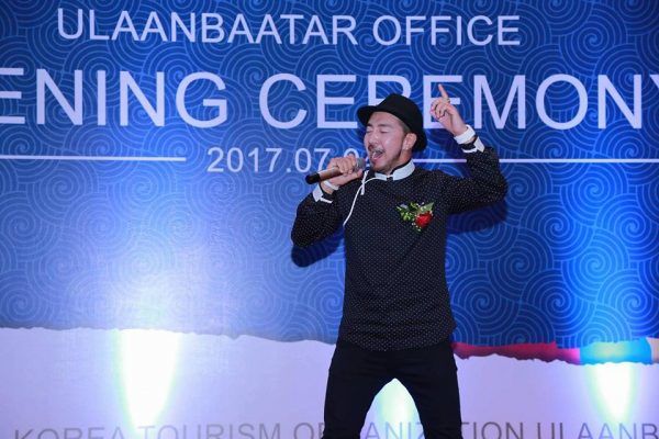 С.Гантогоо БНСУ-ын элч дуучин болжээ