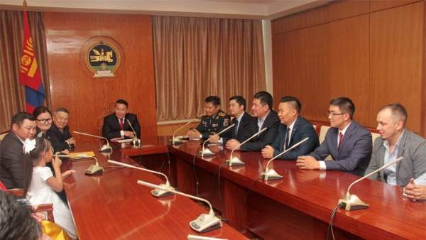 Ерөнхийлөгч түймэр унтраахад санаачлага гаргасан хүмүүстэй уулзлаа 