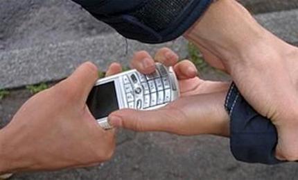 Өсвөр насны хүүхдүүд бага насны хүүхэд дээрэмджээ