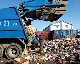 Хүүхэд хогны машинаас унасан ХЭРЭГ гарав