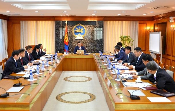 Засгийн газар хасах 1.3 хувийн бууралттай эдийн засгийг нэмэх 5.3 хувийн өсөлттэй болгожээ