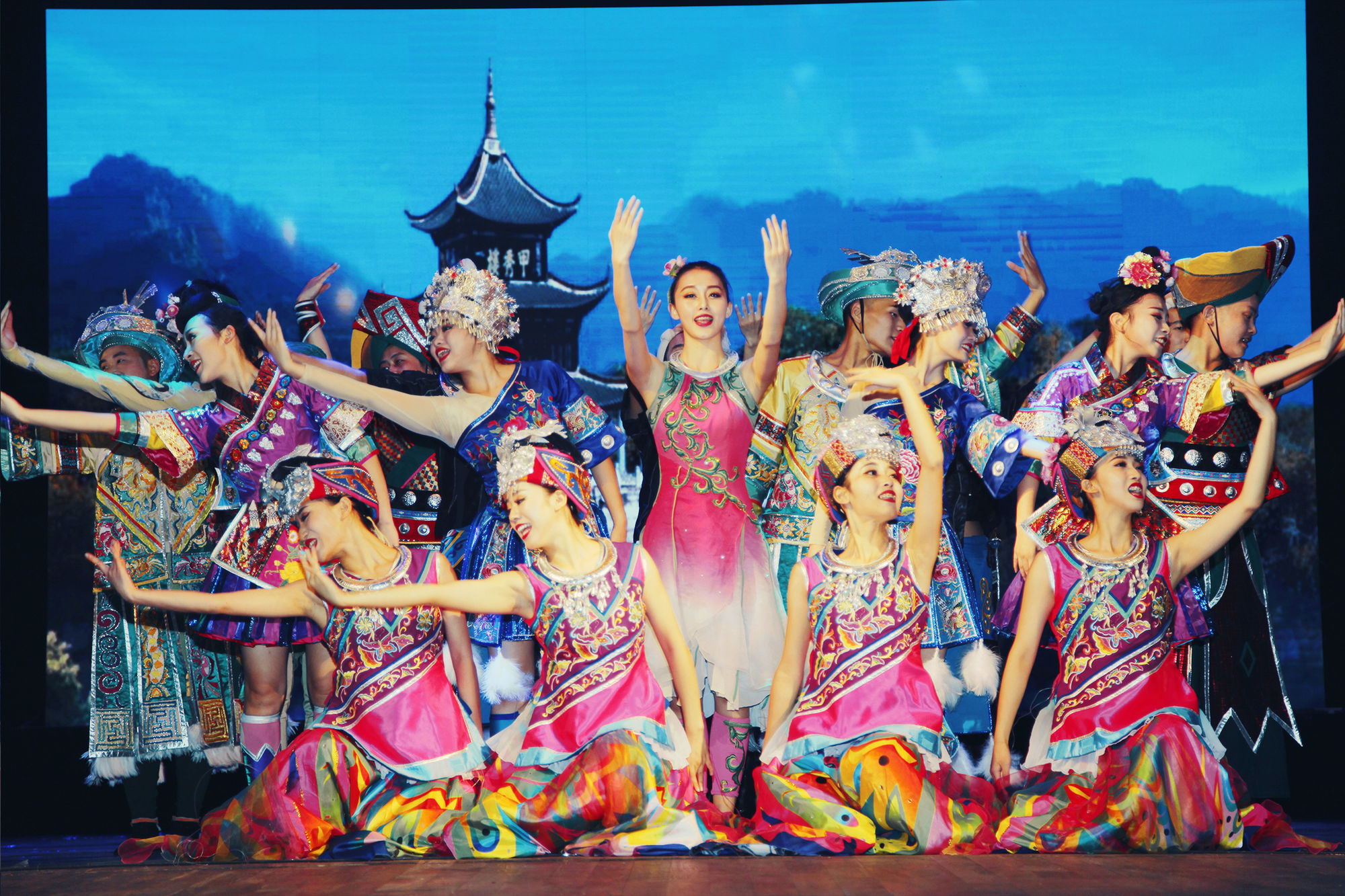 “Нэрт зохиол, сонгодог бүтээл-өнгөт Гүйжөүгийн өгөөмөр салхи” уран сайхны тоглолт боллоо