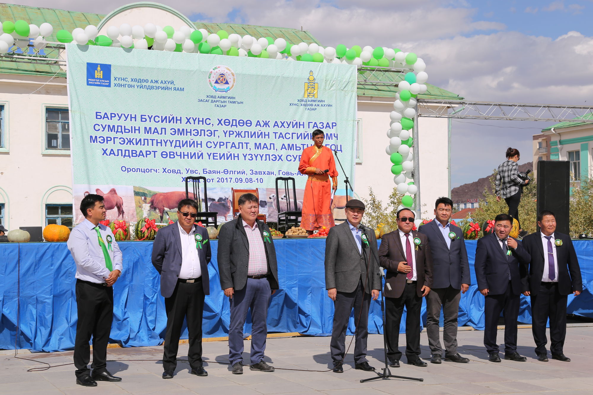 ХХААХҮ-ийн сайд П.Сэргэлэн Ховд аймагт ажиллаж байна