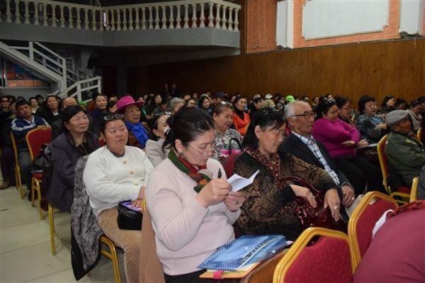 Хан-Уул дүүргийн ИТХ-аас хэлмэгсдийн ар гэрийнхэнд хүндэтгэл үзүүллээ